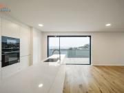 Exclusivo T4 com 3 Frentes na Avenida da República Vila...