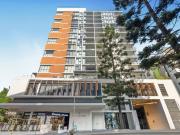 Executive Apartment with Rooftop Pool & City Views