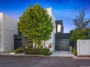 Executive Inner City Townhouse Offering Designer Indoor...