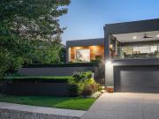 Executive Living near the Golfcourse