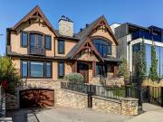 Executive Living on the Ridge, Walk to Downtown