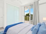 Executive Top Floor Apartment with Skyline Views