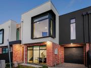 Executive Townhouse Modern Comfort in a Lifestyle Location