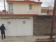 EXELENTE CASA A PIE DE CALLE CERCA DE