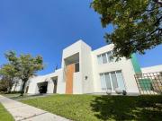 EXELENTE CASA CON GRAN TERRENO EN COTO REAL DEL PARQUE