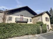 Exklusiv Dorfhaus mit zwei Wohnhäusern, 11 Zimmern / 6...