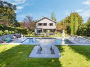 Exklusiv: Freistehende Villa in Vésenaz mit Schwimmbad...