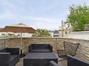 Exklusiv möbliertes DG Apartment mit Terrasse