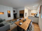 Exklusiv renovierte und ausgestattete Altbauwohnung mit...