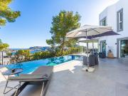 Exklusiv renovierte Villa mit spektakulärem Meer und...
