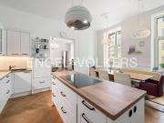 Exklusiv sanierte Altbauwohnung mit 2 Schlafzimmern, 2...