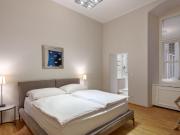 Exklusiv sanierter Altbau nähe Oper teilmöbliert!