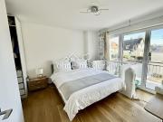 Exklusive 3 Zi. in ruhiger Spielstraße 2017 – 2 Balkone...