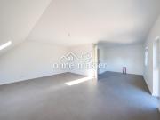 ! Exklusive 3 Zimmer Dachgeschoss Wohnung mit Stellplatz !