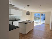 Exklusive 3 Zimmer Mietwohnung mit eigenem Swimming Pool...