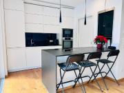 Exklusive 3 Zimmer Wohnung inkl. 2 Carports