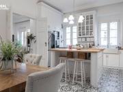 EXKLUSIVE 4 ZIMMER ALTBAUWOHNUNG MIT TERRASSE IN BESTLAGE