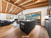 Stilvolle Dachgeschosswohnung in Ruhelage mit Premium...