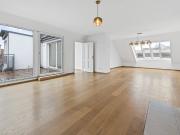 Exklusive Dachgeschosswohnung auf drei Ebenen mit...