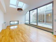 Exklusive Dachwohnung mit Stadtblick im Altbaupalais