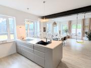 Exklusive Familienoase in naturnaher Lage – neuwertiges...