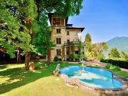 Exklusive Floridiana Villa mit Seeblick und Bauland