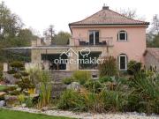Exklusive freistehende Villa mit Traumgarten