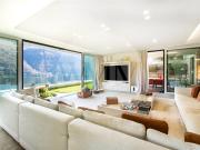 EXKLUSIVE LUXUSWOHNUNG MIT JACUZZI UND HERRLICHEM SEEBLICK