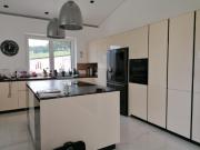 Exklusive neubauvilla mit pool