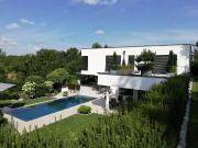 EXKLUSIVE VILLA MIT BLICK IN DIE BERGE