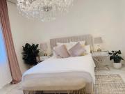 Exklusive, voll möblierte 2,5 Zimmer Wohnung mit lux....