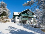 Exklusives Herrenhaus mit Nebengebäude auf privater...