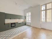 exklusives Wohnen in stilvoll renovierten Altbau