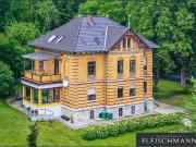 Exklusives Zweifamilienhaus in Pößneck: Eine Synthese...