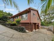 Expansive family home, three minutes CBD, beaches