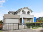 Expansive Family Living with Granny Flat Expansive Family Living with Granny Flat