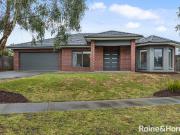 Expansive Family Living with Reserve Views