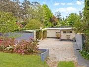 Expansive Home with Separate Studio in Peaceful Katoomba...
