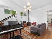 Expansive Home with Separate Studio in Peaceful Katoomba...
