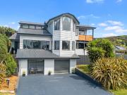 EXPANSIVE RETREAT AT THE TOP OF TOWN