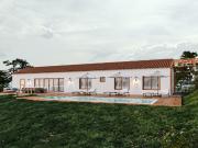 Moderna moradia V3 num luxuoso condominio fechado junto...