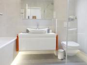 expat flat/ fully furnished: möblierte Balkonwohnung mit...