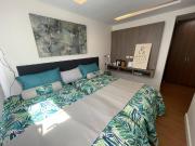 Experience City Living: Elegant Townhouse in Roces Ave...