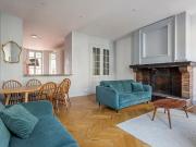 Experience Living in Lyon 90m² Apartment for up to 4...