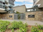 Experience the Best of Both Worlds: 80 m²  Courtyard...