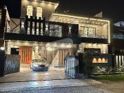 Experience the Height of Luxury! 1 Kanal Brand New Ultra...