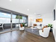 Boutique top floor living with spectacular views