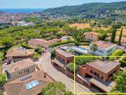 Exquisita Villa en Venta en la Prestigiosa Urbanización...