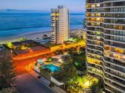 Exquisite 20th Floor Renovation in a Coveted Residential...