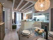 Exquisite 2 bedroom flat near the Cathedral of Barcelona